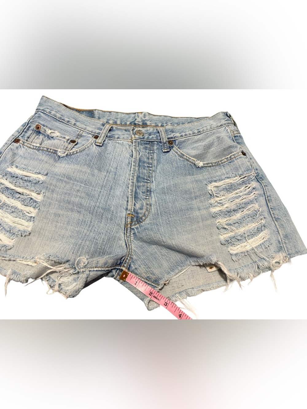 Levi's 501 Distressed Denim Shorts Light Wash Raw Hem W33 - Picture 7 of 8